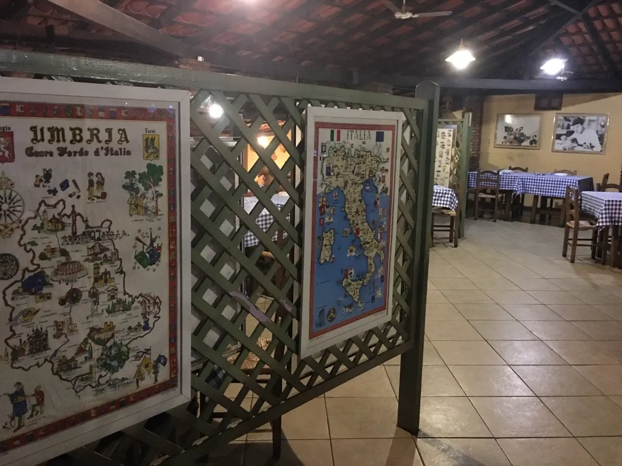 Entrada para o salão principal da Trattoria il Maneggio
